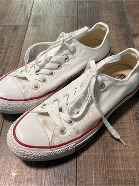 Converse All Star Low Tops Lace Up White Shoes Size: Men’s 5 / Women’s 7